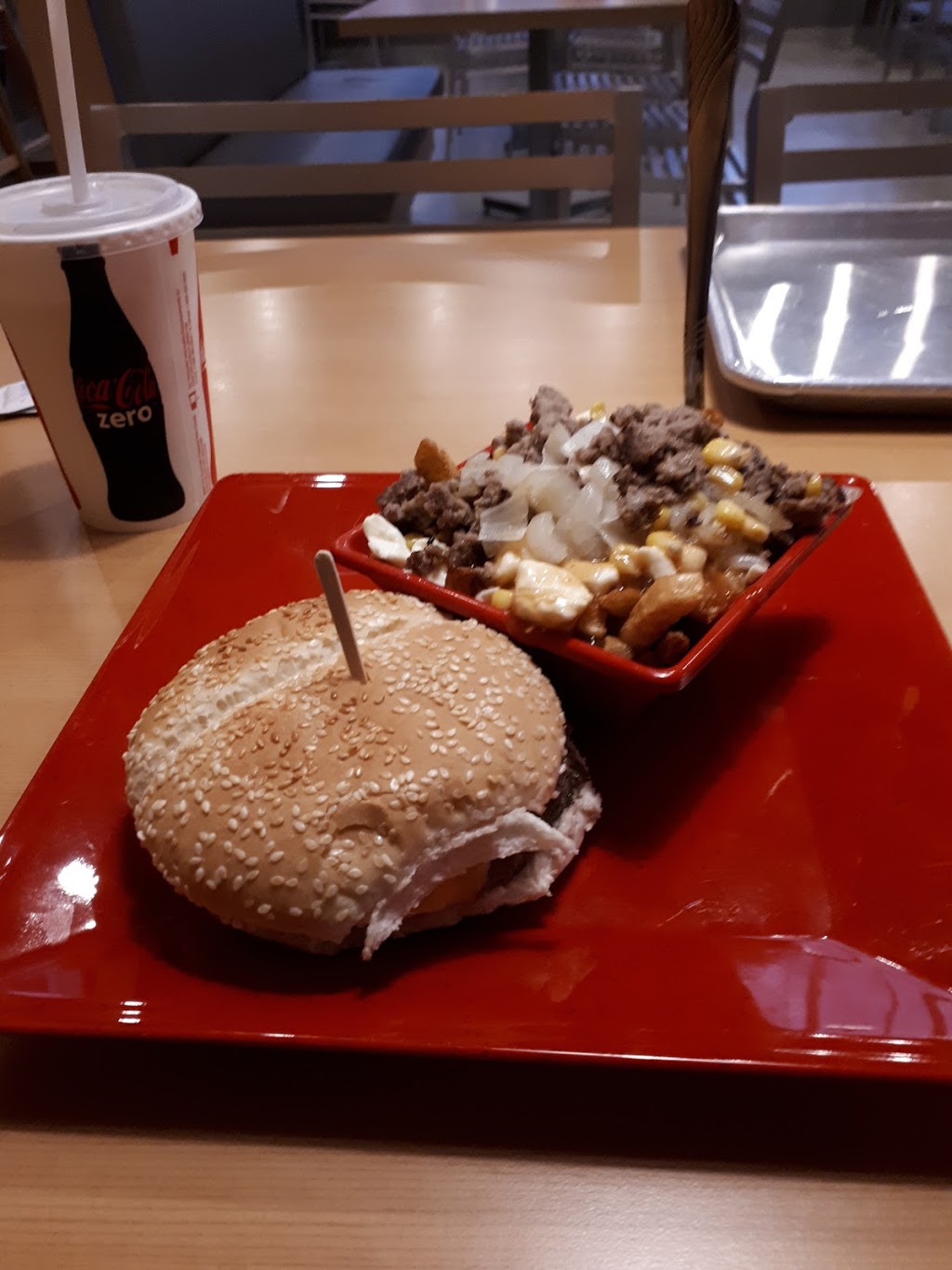 Planète Poutine | 140 Rue Robitaille, Granby, QC J2H 0R9, Canada | Phone: (450) 375-7557
