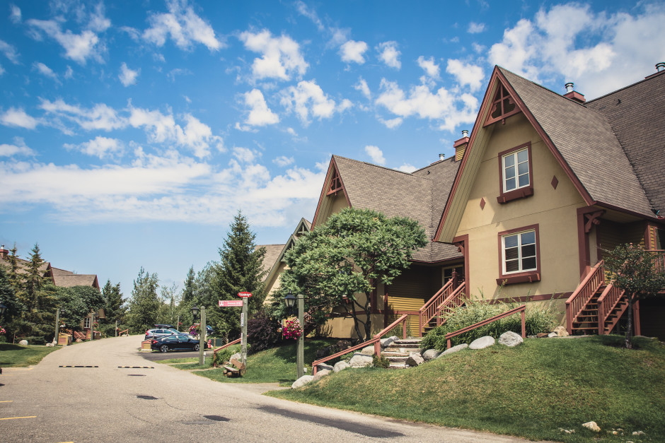 Le Plateau - Tremblant Sunstar | 218 Chemin de la Forêt App 3, Mont-Tremblant, QC J8E 3K8, Canada | Phone: (888) 221-1411