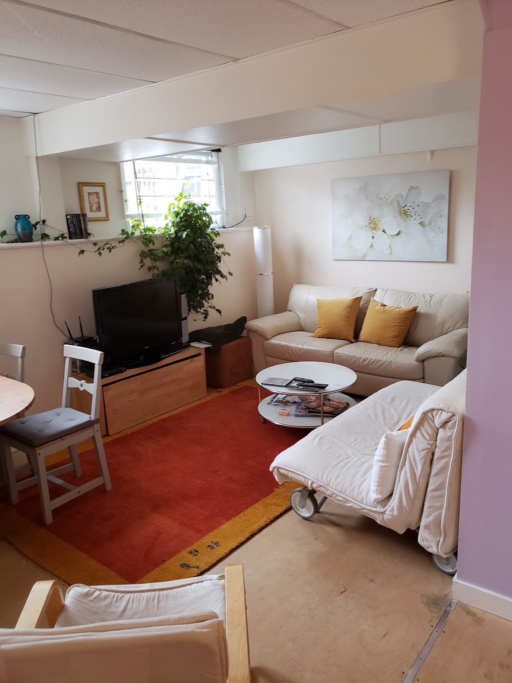 Jasper Place B&B | 8940 150 St NW, Edmonton, AB T5R 1E7, Canada | Phone: (780) 430-0275