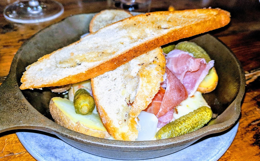 LOurs Caverne Culinaire | 200 Rue Sainte-Marie, La Prairie, QC J5R 1G2, Canada | Phone: (450) 695-3113
