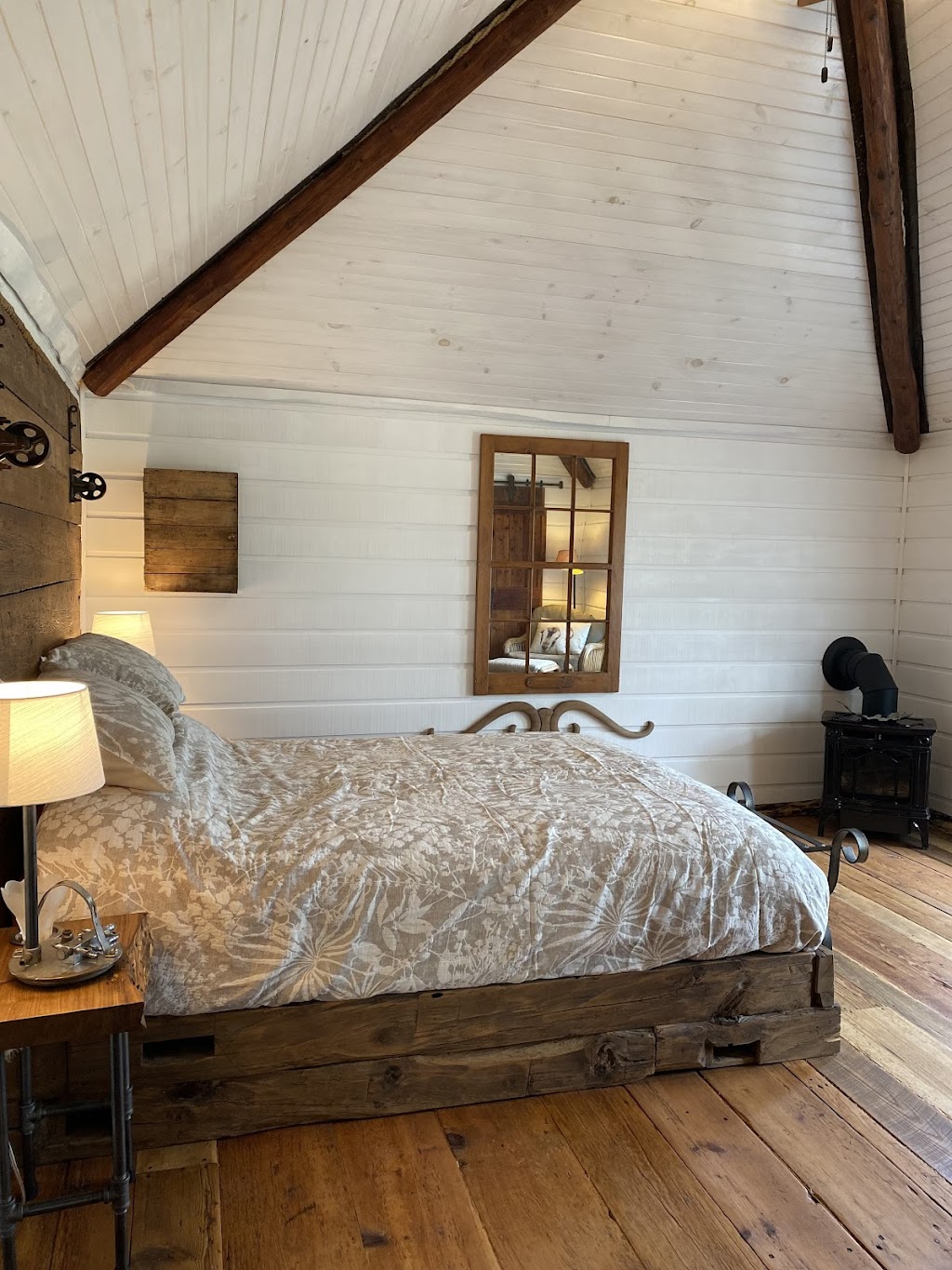 Eco Lodge Bûcheron Bergère | Chem. Lower Concession #2824, Le Haut-Saint-Laurent, QC J0S 1K0, Canada | Phone: (514) 553-5093