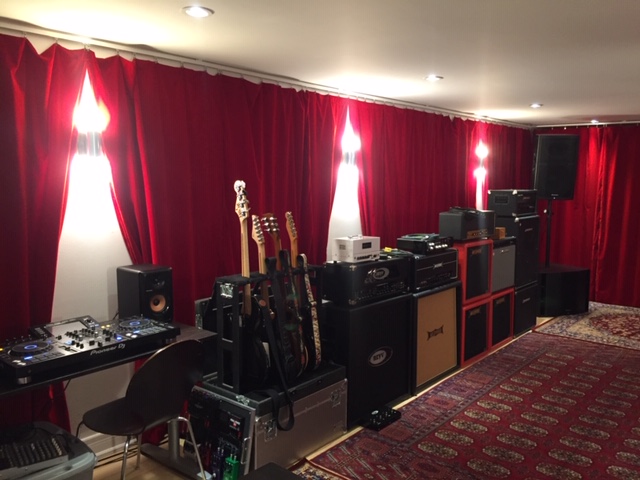 Gig Lab | 33 Villiers St, Toronto, ON M5A 1A9, Canada | Phone: (416) 461-2245