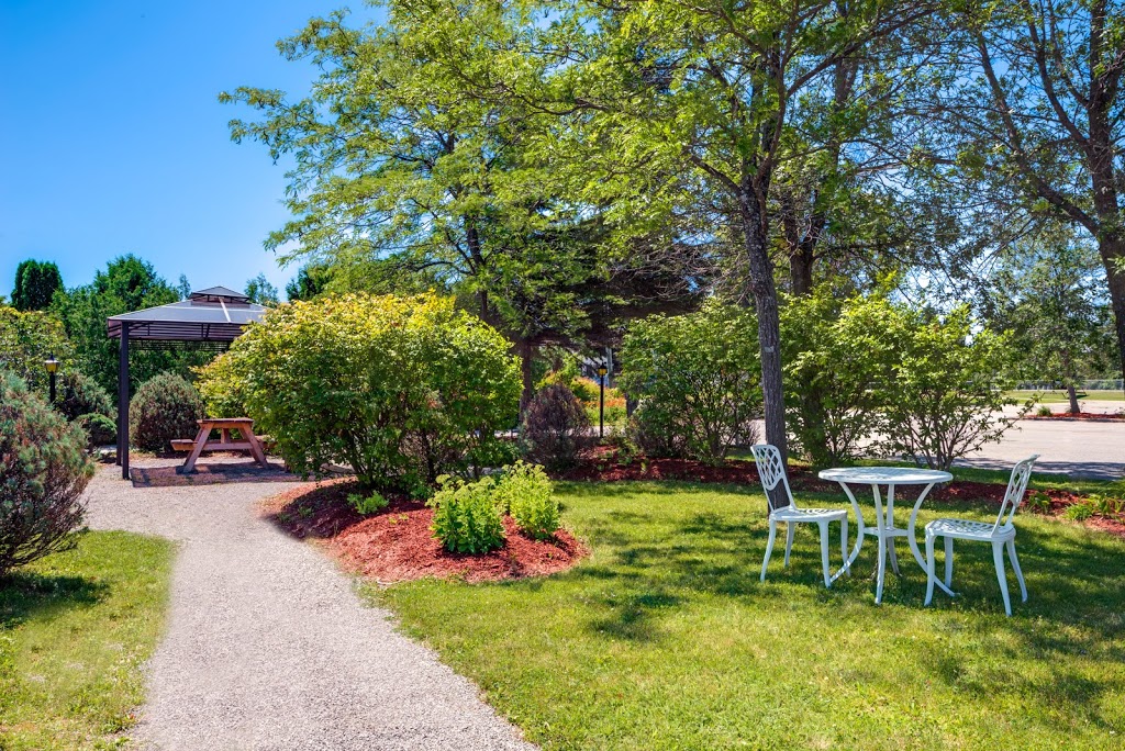 Howard Johnson Inn Lindsay | 354 Lindsay St S, Lindsay, ON K9V 4R4, Canada | Phone: (705) 324-0314