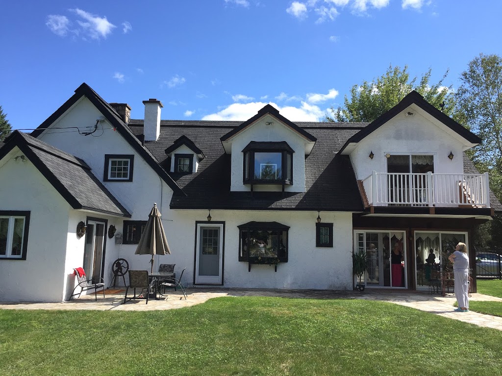 Les Constructions & Toitures Summum Inc | 1570 Chemin Cailloux, Saint-Adolphe-dHoward, QC J0T 2B0, Canada | Phone: (450) 602-7669