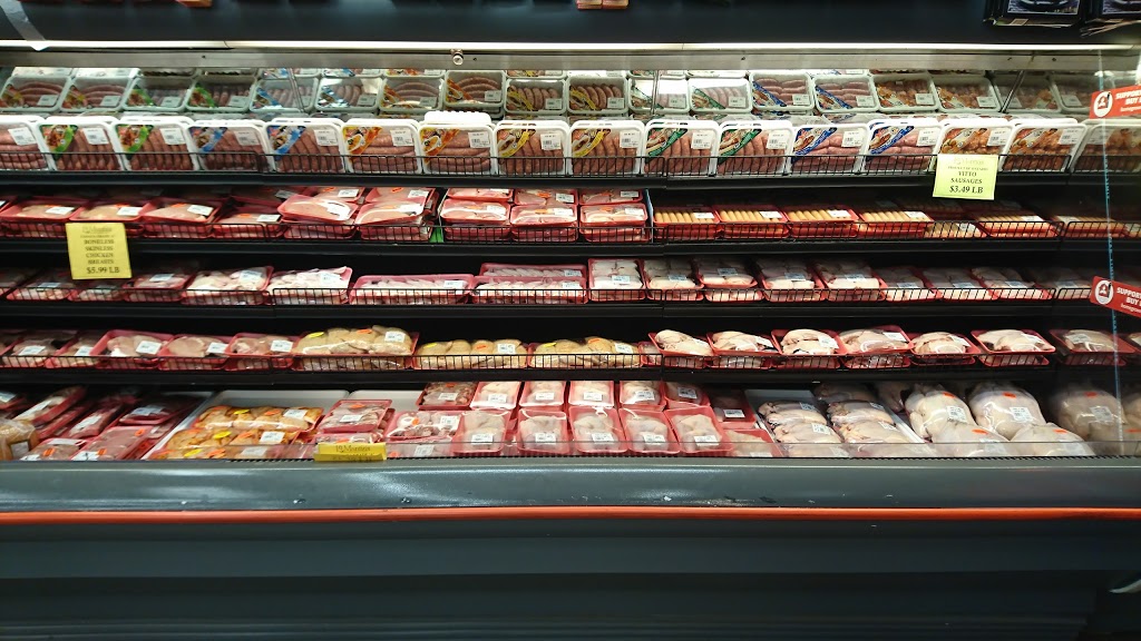 La Mantias Country Market | 50 William St S, Lindsay, ON K9V 3A5, Canada | Phone: (705) 324-6625