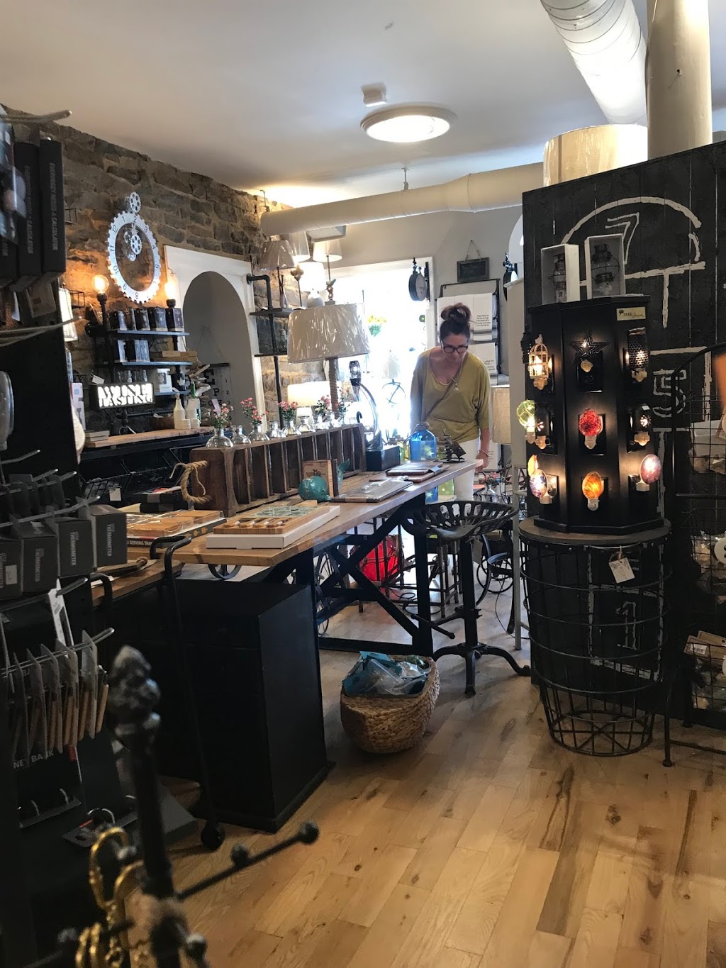 Zack and Finnigan At Home | 118 St Lawrence St, Merrickville, ON K0G 1N0, Canada | Phone: (613) 269-2262