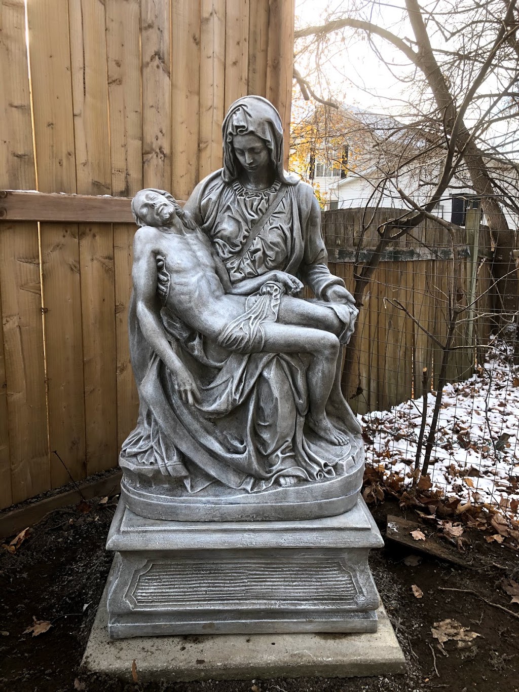 Statue Canada | 90 Jackson Ln, Arnprior, ON K7S 3G8, Canada | Phone: (613) 623-2661