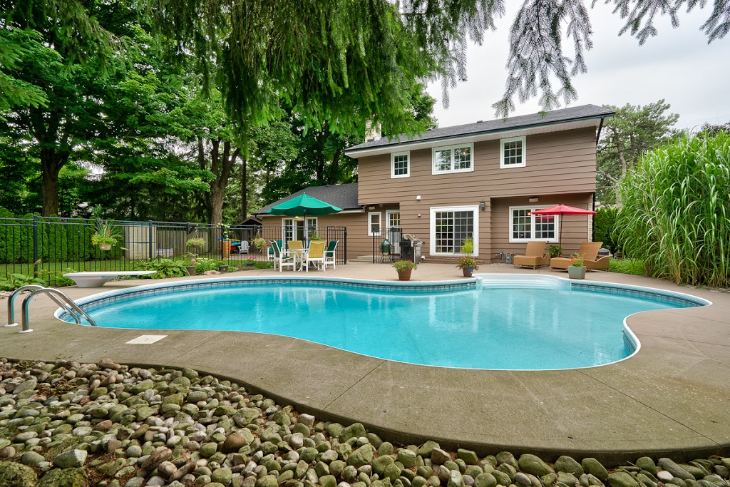 Sharon Caetano Realtor Bradbury Estate Realty | 297 E Side Crescent, Burlington, ON L7R 3G8, Canada | Phone: (905) 870-5833