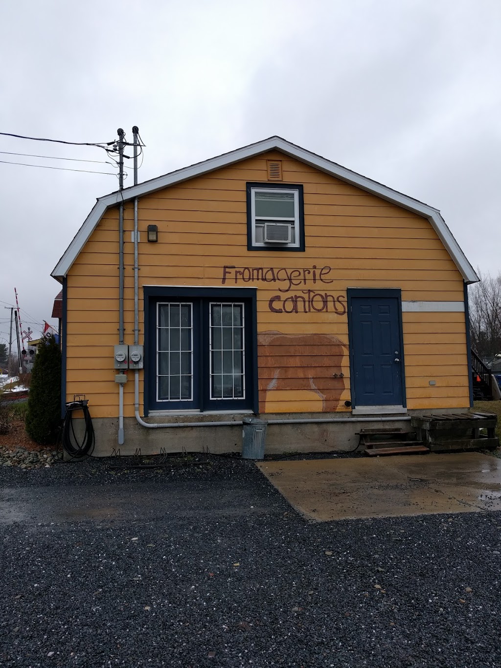 Fromagerie Des Cantons | 441 Rue de Normandie N, Farnham, QC J2N 1W5, Canada | Phone: (450) 293-2498