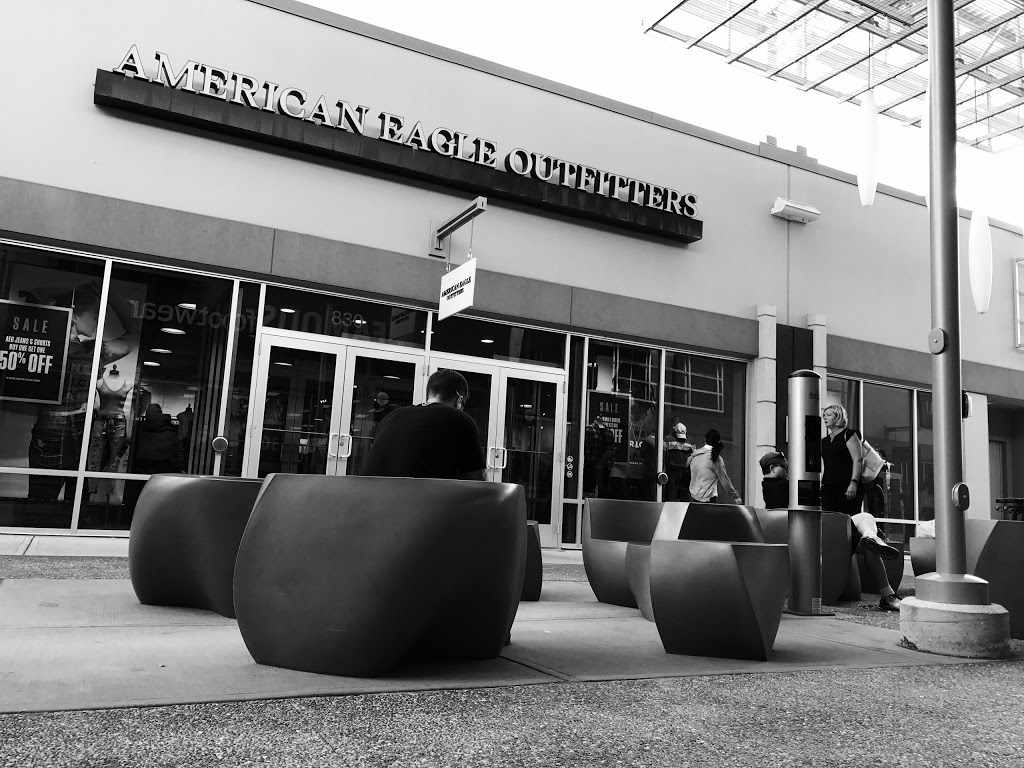 American Eagle Outfitters | TORONTO PREMIUM OUTLETS, 13850 Steeles Ave Suite 830, Halton Hills, ON L7G 5G2, Canada | Phone: (905) 875-2796