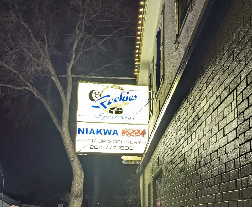Niakwa Pizza Transcona | 201 Melrose Ave E, Winnipeg, MB R2C 0B1, Canada | Phone: (204) 777-1990