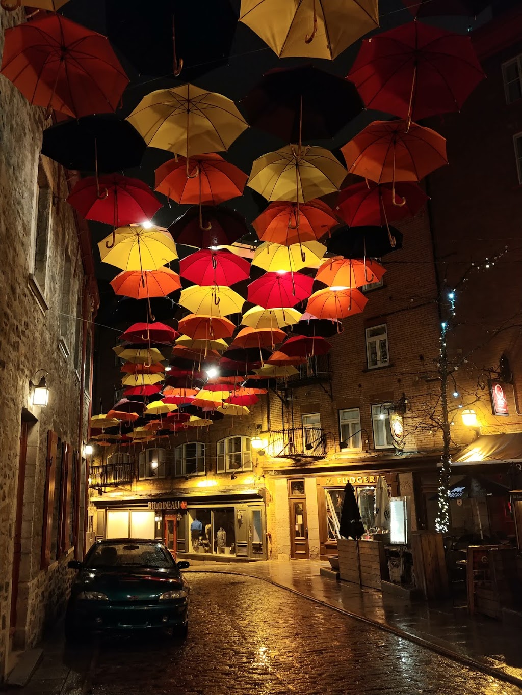 Place Champlain | 25 Rue du Marché-Champlain, Québec, QC G1K 4H2, Canada | Phone: (418) 692-4242