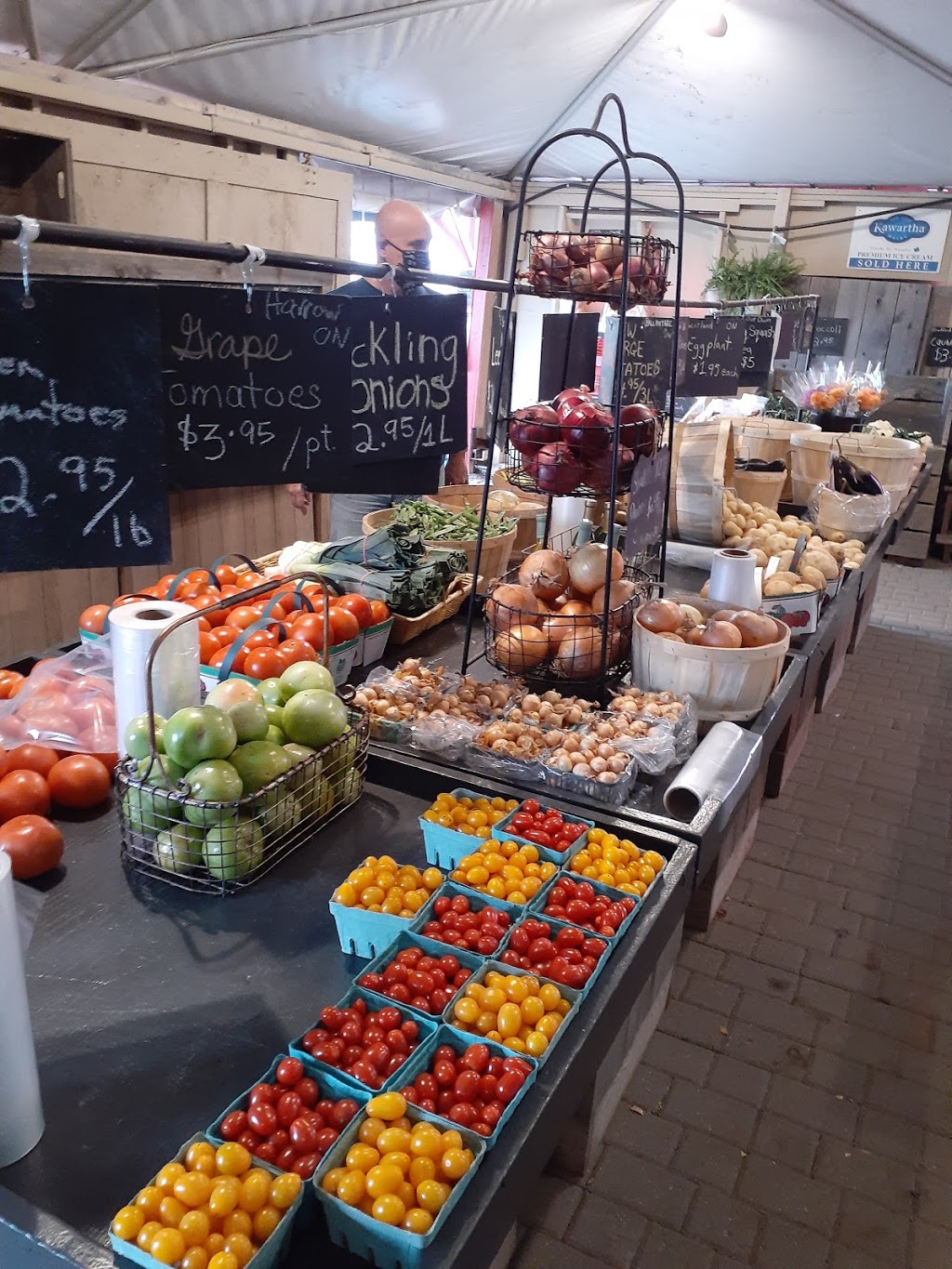 Strawberry Creek Farm Market | 17471 Woodbine Ave, Newmarket, ON L3Y 4W1, Canada | Phone: (905) 868-9996