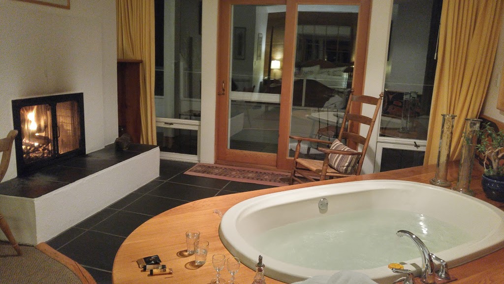Sooke Harbour House Hotel & Resort | 1528 Whiffen Spit Road, Sooke, BC V9Z 0T4, Canada | Phone: (250) 642-3421