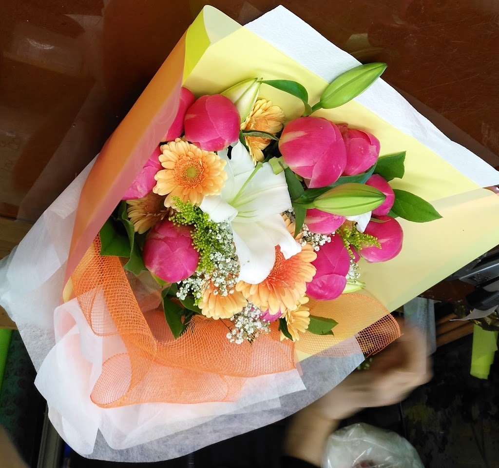 Sunny Market Flowers | 7477 Victoria Dr, Vancouver, BC V5P 3Z5, Canada | Phone: (604) 327-3034