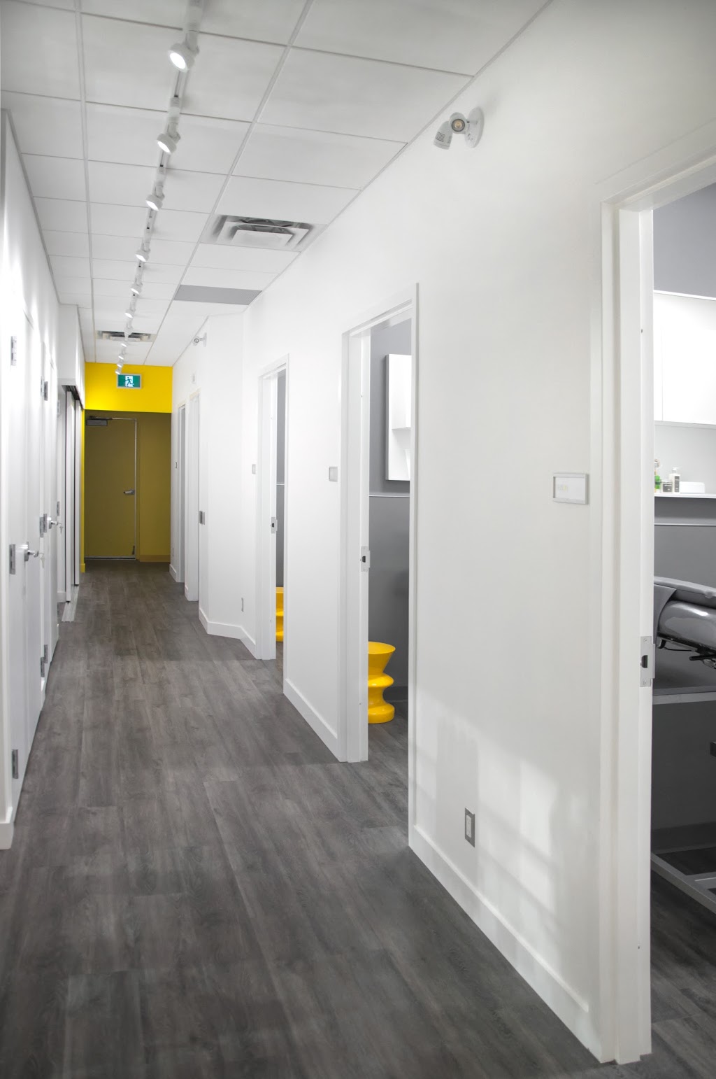 WAXON Waxbar - Vaughan | 9340 Bathurst St unit 4, Maple, ON L6A 4N9, Canada | Phone: (289) 452-2929