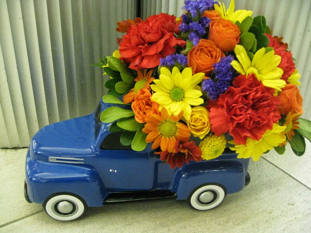 Bayshore Flowers | 100 Bayshore Dr, Nepean, ON K2B 8C1, Canada | Phone: (613) 828-6633