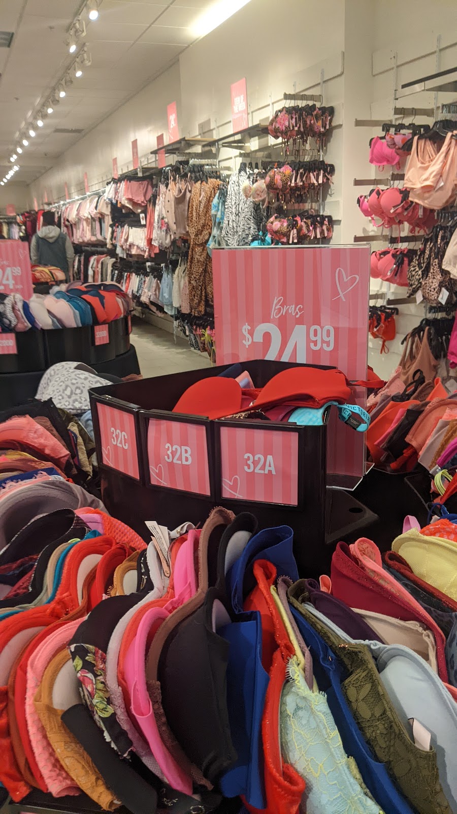 Victoria Secret/ PINK Outlet | Glendale, Niagara-on-the-Lake, ON L0S 1J0, Canada | Phone: (905) 988-5465