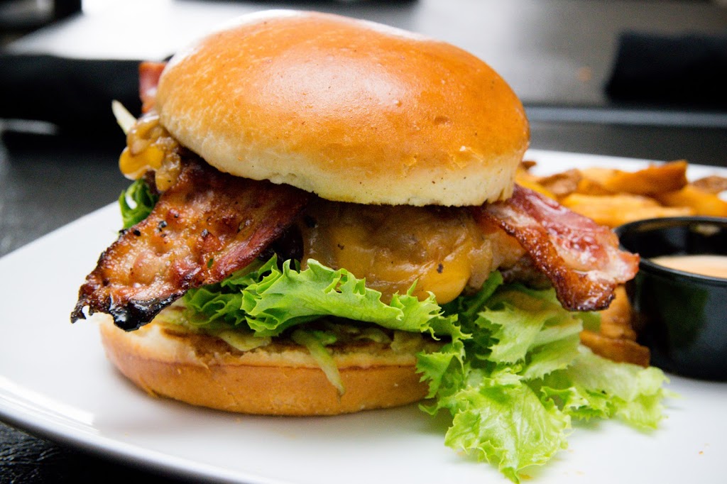 The Schomberg Pub & Patio | 226 Main St, Schomberg, ON L0G 1T0, Canada | Phone: (905) 939-7151