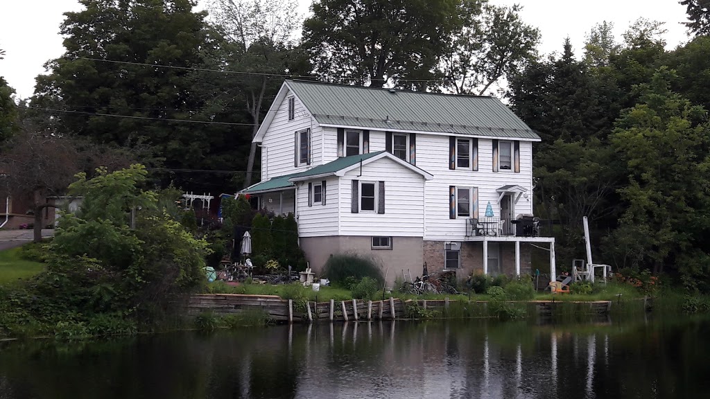 Absolute 1000 Islands Suites | 22 Church St, Gananoque, ON K7G 2M8, Canada | Phone: (613) 777-4122
