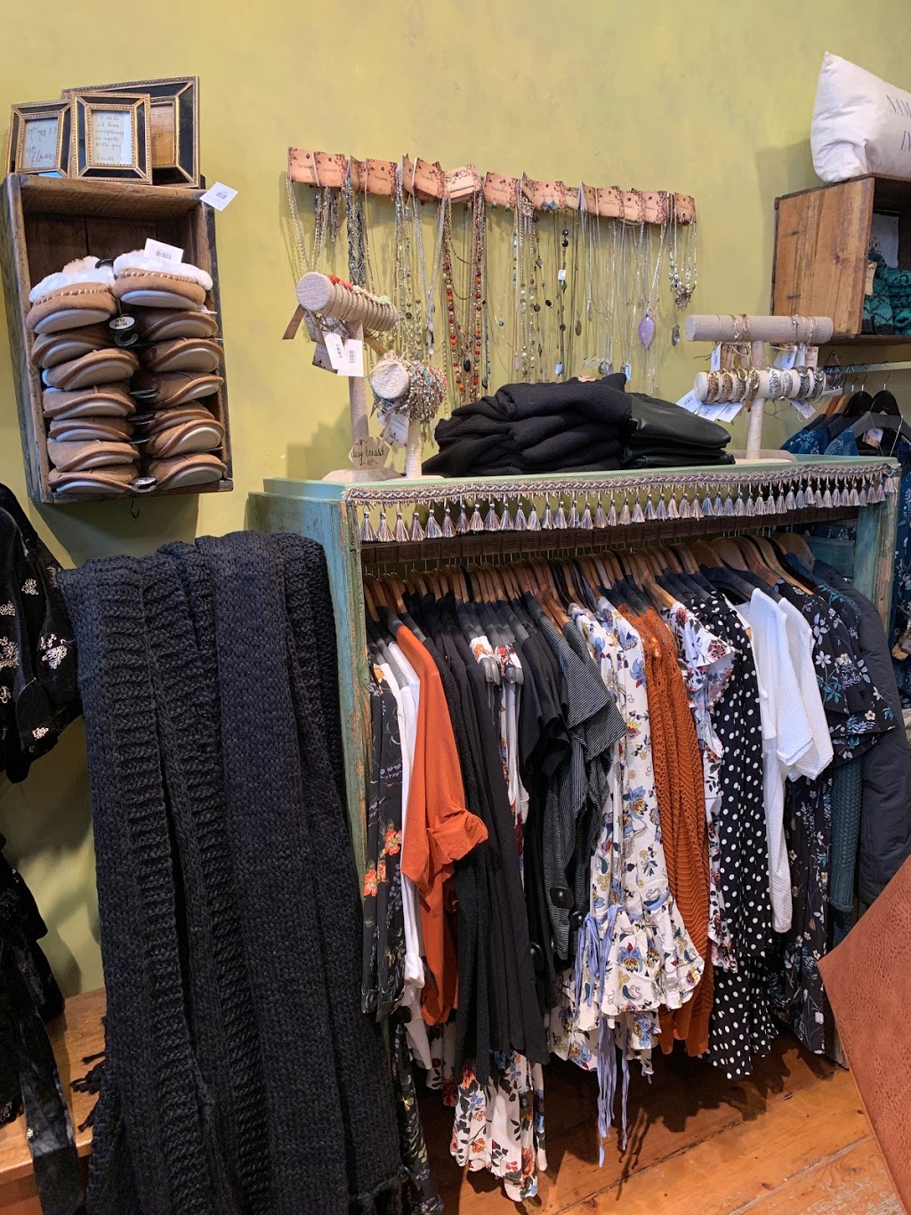 Epiphany Apparel Elora | 36 W Mill St, Elora, ON N0B 1S0, Canada | Phone: (519) 846-2577