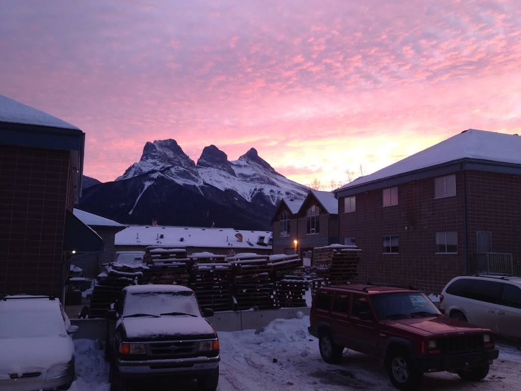 Little Garage Automotive Service | 117 Bow Meadows Crescent #4, Canmore, AB T1W 2W8, Canada | Phone: (403) 678-4115
