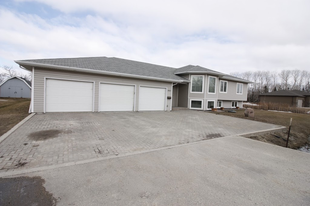 Lydia Penner | 4-756 Pembina Hwy, Winnipeg, MB R3M 2M7, Canada | Phone: (204) 918-0346