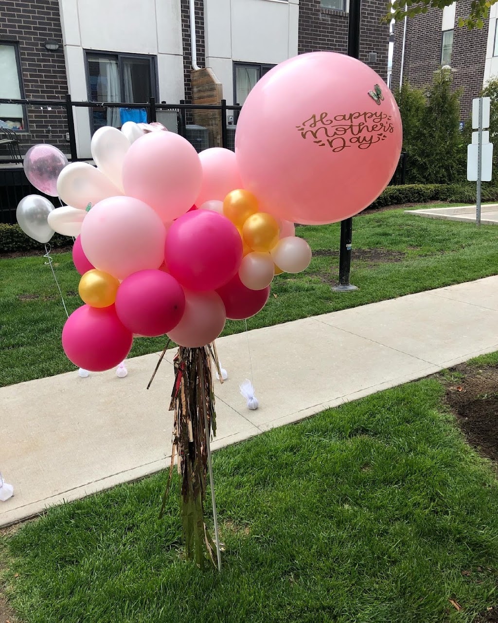 Balloons by Mina | Gord Vinson Ave, Courtice, ON L1E 2N7, Canada | Phone: (647) 927-8108