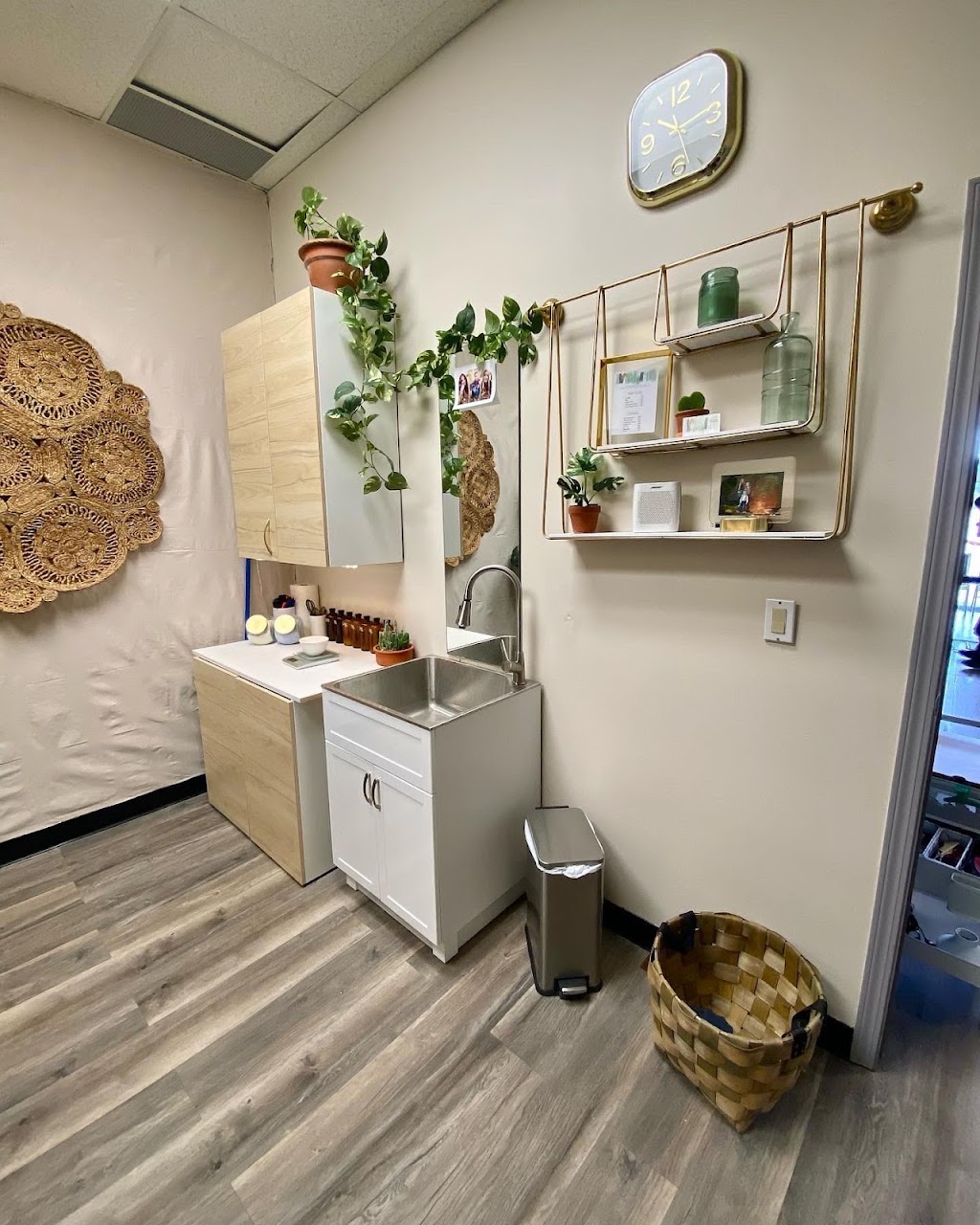 Meraki Hair Sylvan Lake | 5004 46 St #11, Sylvan Lake, AB T4S 1C2, Canada | Phone: (403) 597-6452