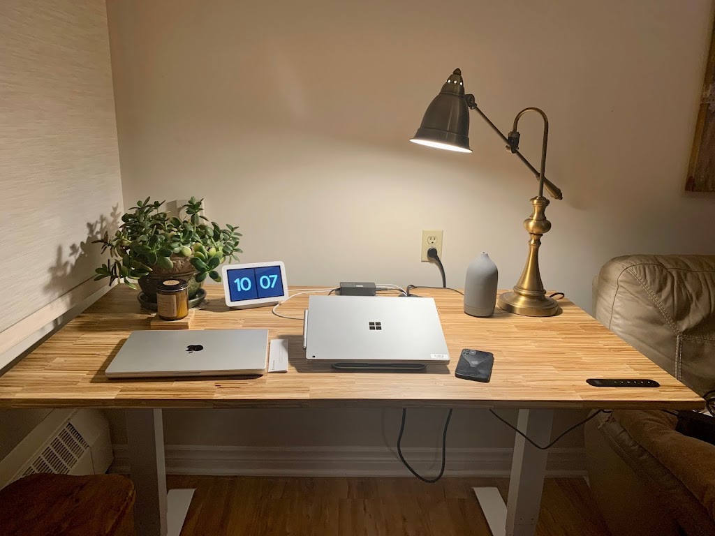 EFFYDESK | 2440 Canoe Ave #110, Coquitlam, BC V3K 6C2, Canada | Phone: (604) 715-7577
