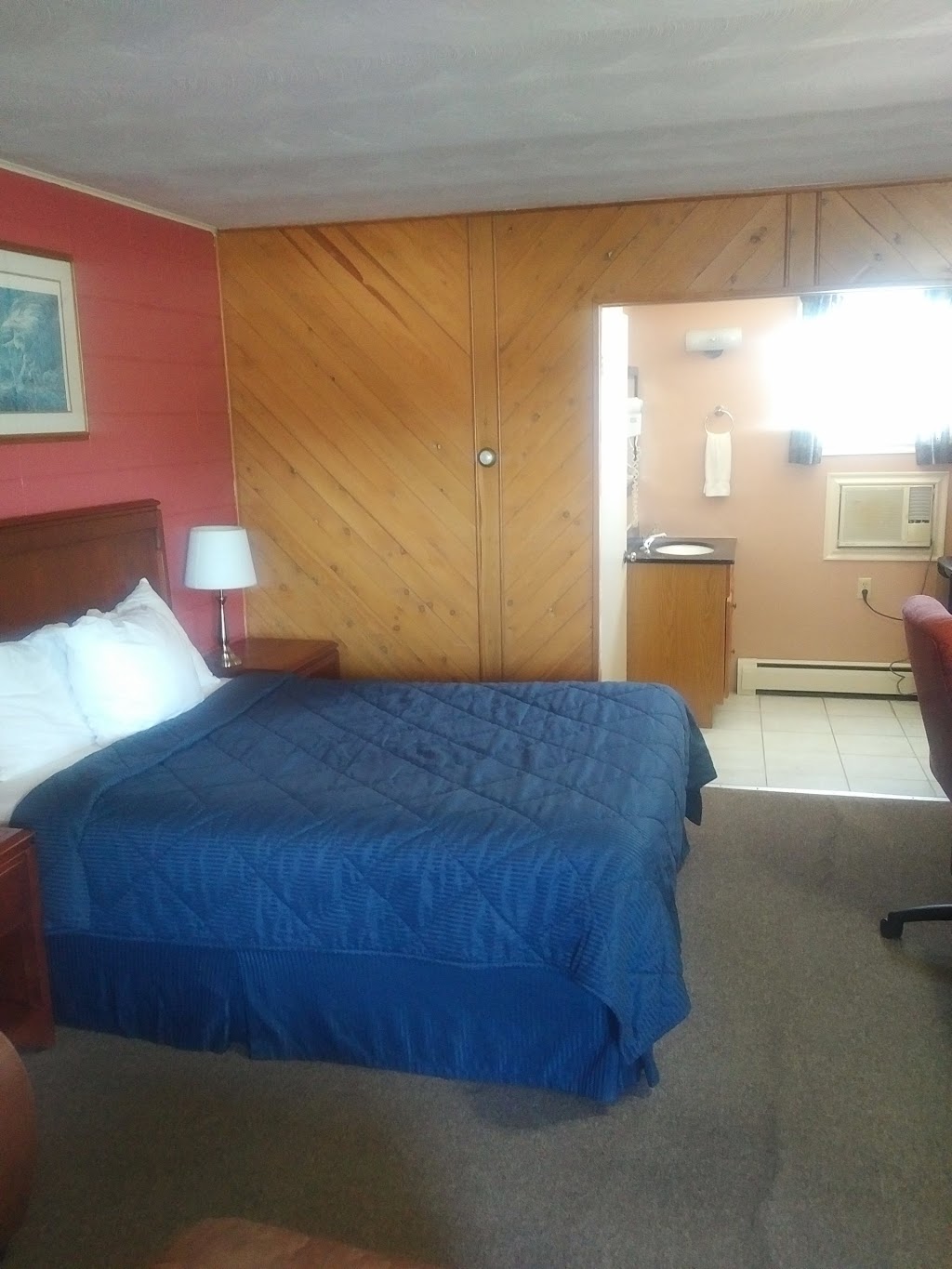 Aquarius Motel | 17518 ON-7, Perth, ON K7H 2S1, Canada | Phone: (613) 267-4261