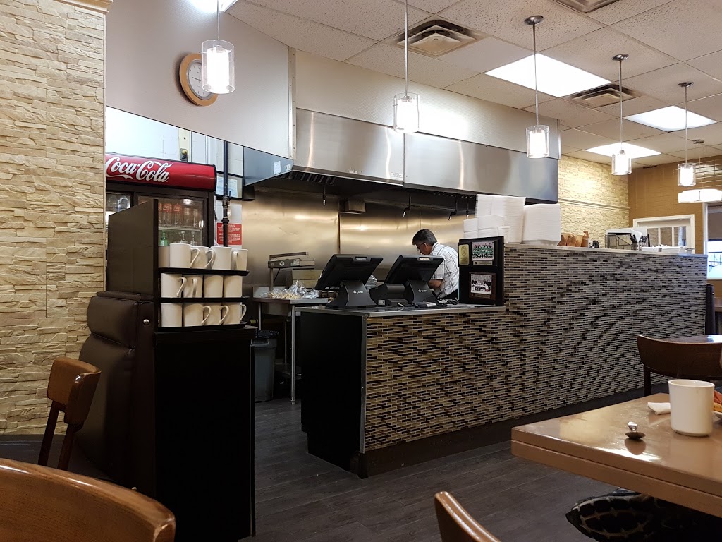 Daybreak Restaurant | 1065 Davis Dr #6, Newmarket, ON L3Y 2R9, Canada | Phone: (905) 836-0911