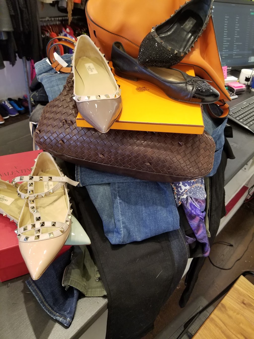 Shameless Resale | 3957 Main St, Vancouver, BC V5V 3P3, Canada | Phone: (604) 428-1792