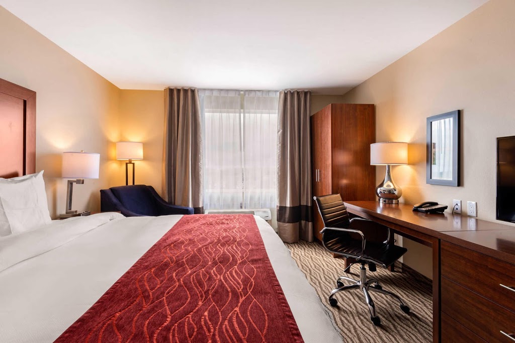 Comfort Inn & Suites | 5 Spicer Square, Bowmanville, ON L1C 5M2, Canada | Phone: (905) 623-6781