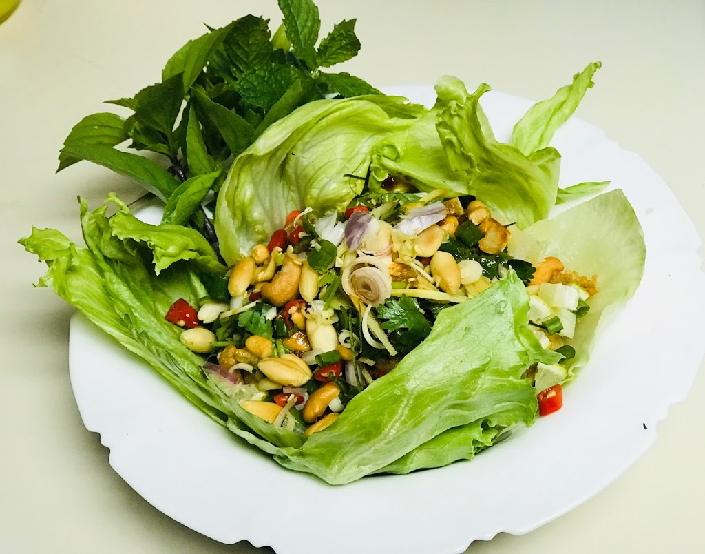 Tom Yum Thai Restaurant | 233 Regent Ave W, Winnipeg, MB R2C 2L6, Canada | Phone: (204) 414-9144
