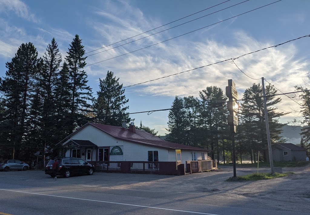 Resto-Bar Lac Saguay | 256 QC-117, Lac-Saguay, QC J0W 1L0, Canada | Phone: (819) 278-1117