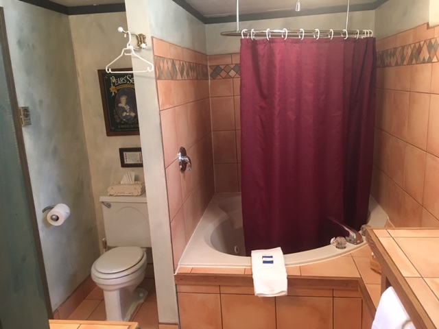 Lakeshore on Salt Spring | 175 Suffolk Rd, Salt Spring Island, BC V8K 1L9, Canada | Phone: (250) 537-2214