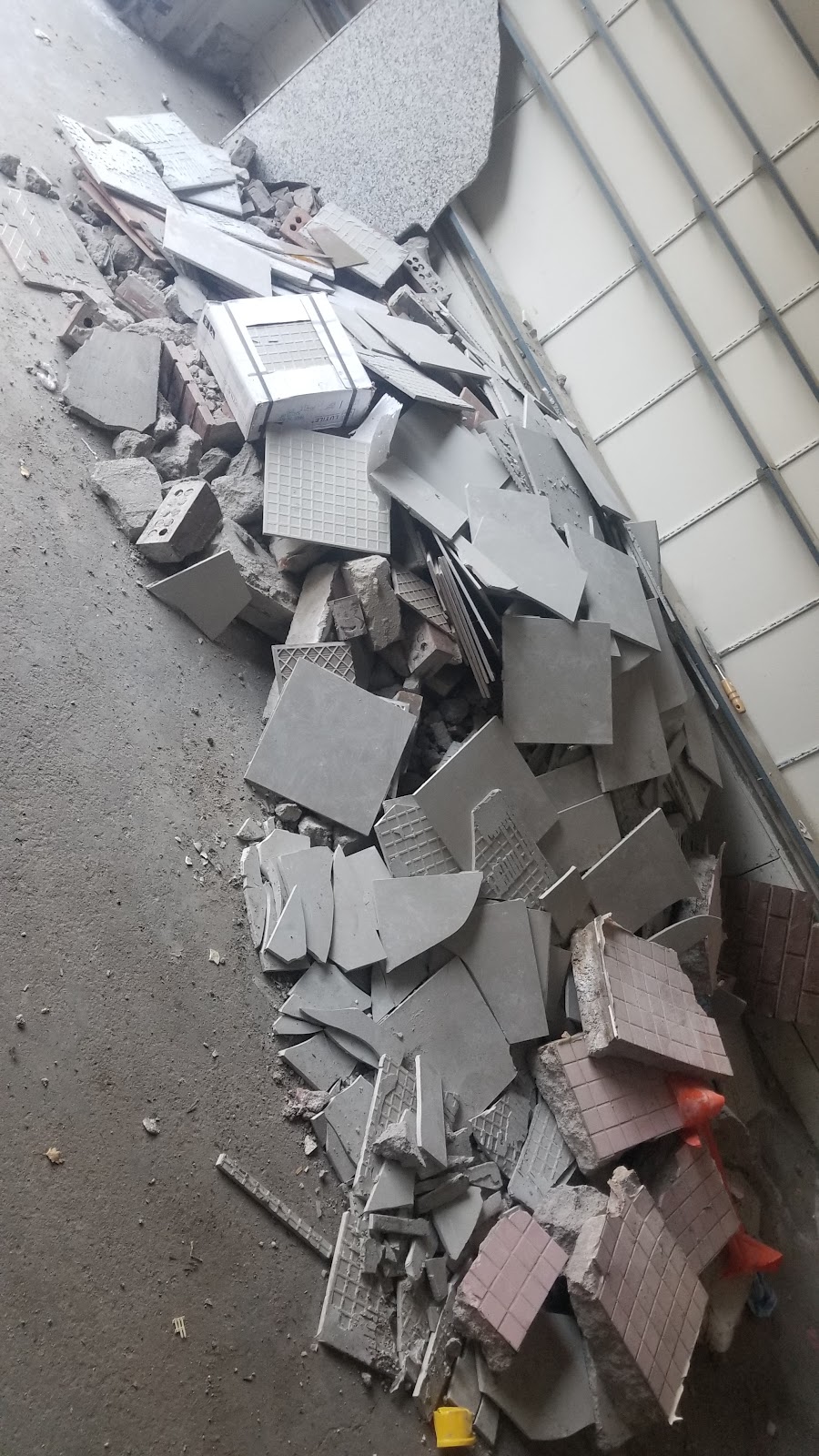 AAR Hauling Services (Junk Removal) | 26 Ave SE, Calgary, AB T2B 2K4, Canada | Phone: (587) 435-7392