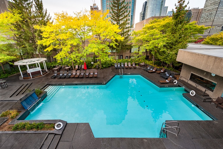 Hotel Bonaventure Montréal | 900 Rue De La Gauchetière O, Montréal, QC H5A 1E4, Canada | Phone: (514) 878-2332