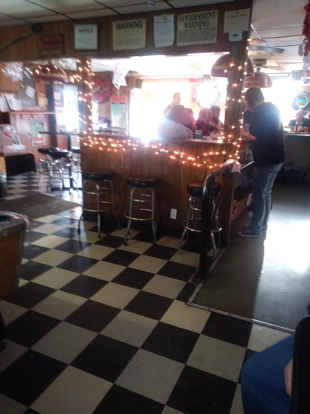 Ski Lodge | 405 S Niagara St, Lockport, NY 14094, USA | Phone: (716) 438-1460