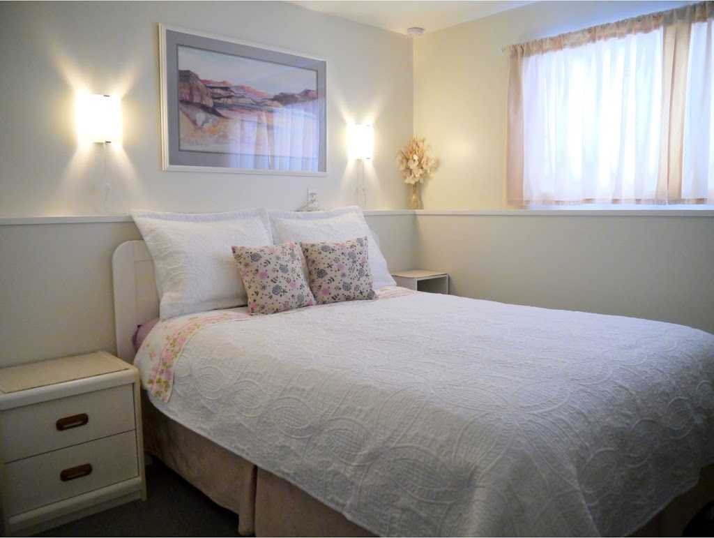 1 Of A Kind Sculpture B&B | 935 Morningstar Rd, Oliver, BC V0H 1T0, Canada | Phone: (888) 498-4451