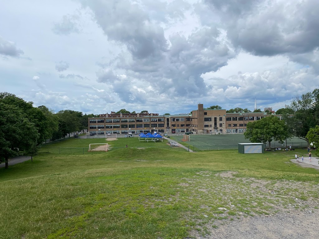 Beaubien Park (Outremont) | Av. Stuart, Montréal, QC H2V 3H1, Canada | Phone: (514) 872-0311