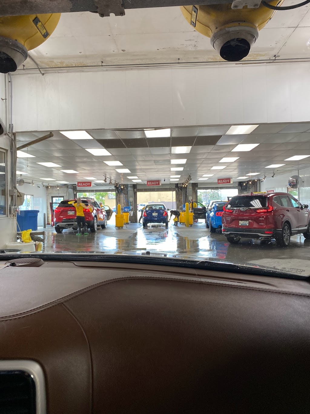 The Chamois Full Service Car Wash - Reenders | 85 Reenders Dr, Winnipeg, MB R2C 5E8, Canada | Phone: (204) 669-9700