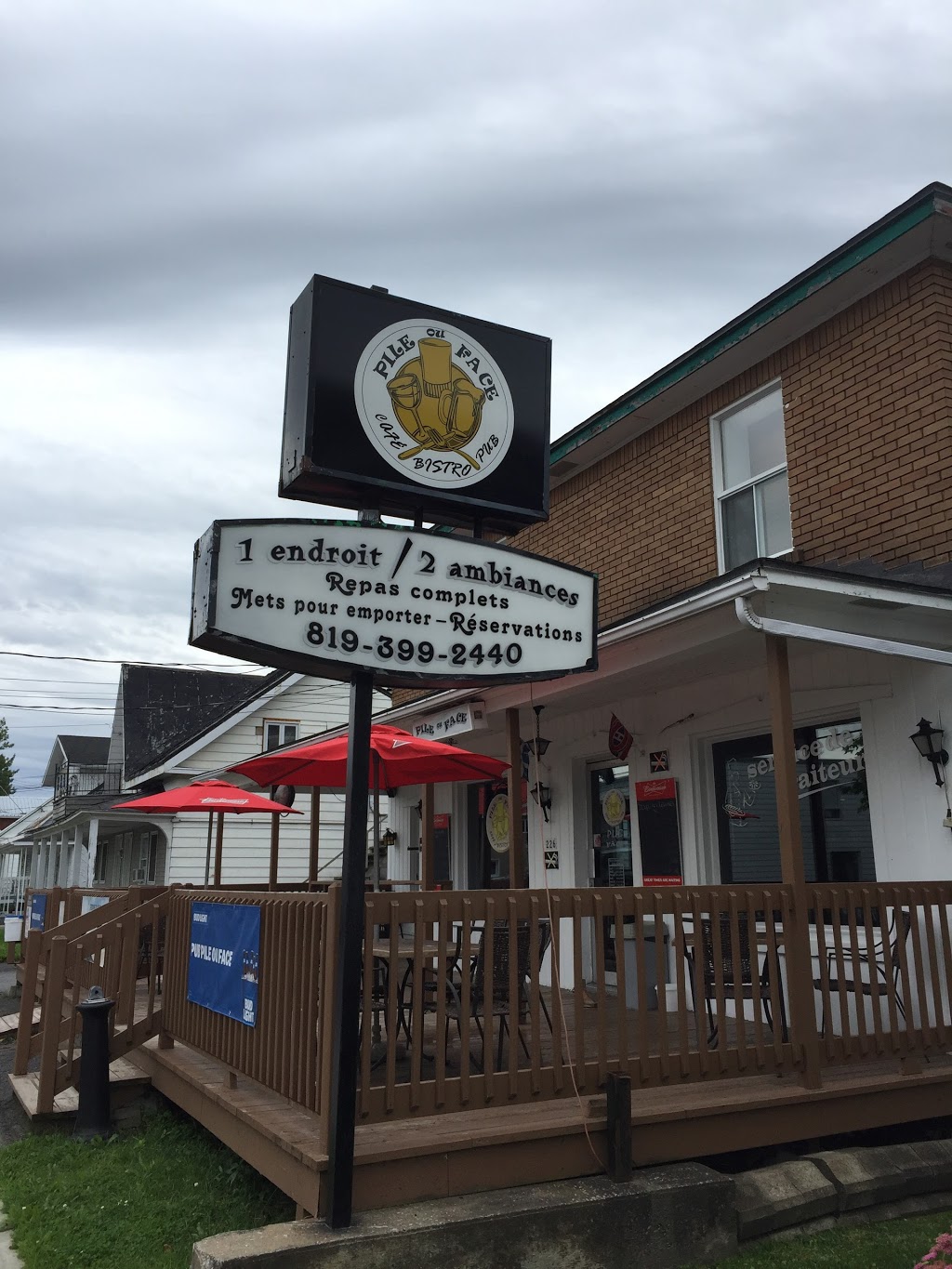 Cafe Bistro Pub Pile Ou Face | 226 Rue Principale, Saint-Léonard-dAston, QC J0C 1M0, Canada | Phone: (819) 399-2440