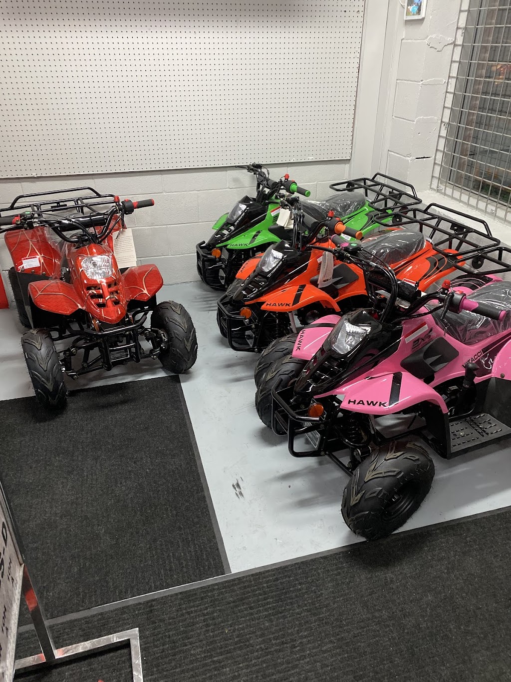 Dustin Ct | 1600 Rue Soucy Local 108, Saint-Hubert, QC J4T 1A3, Canada | Phone: (450) 443-6556