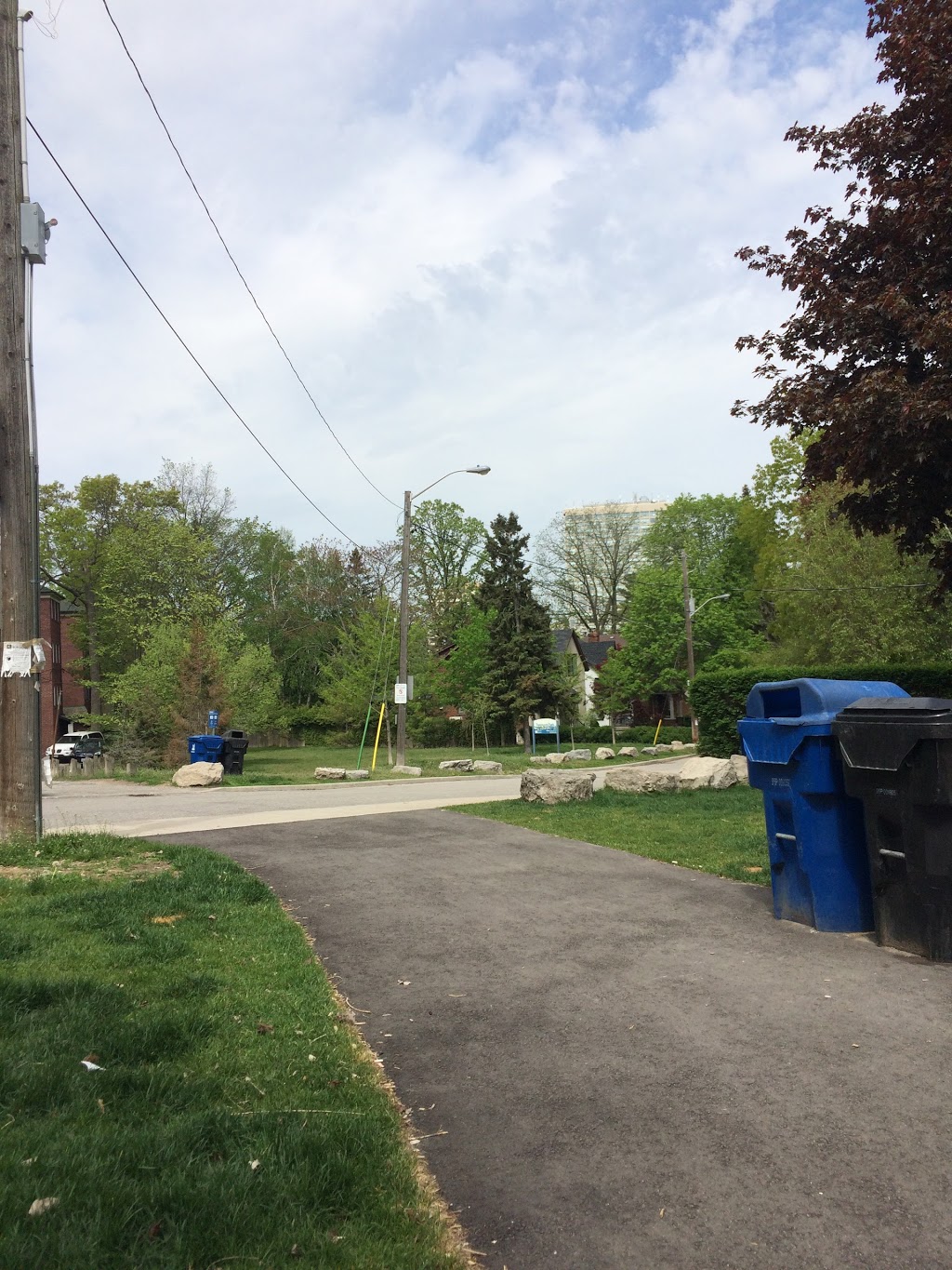 Traymore Park | 22 Traymore Crescent, Toronto, ON M6S 4K5, Canada | Phone: (416) 338-4386