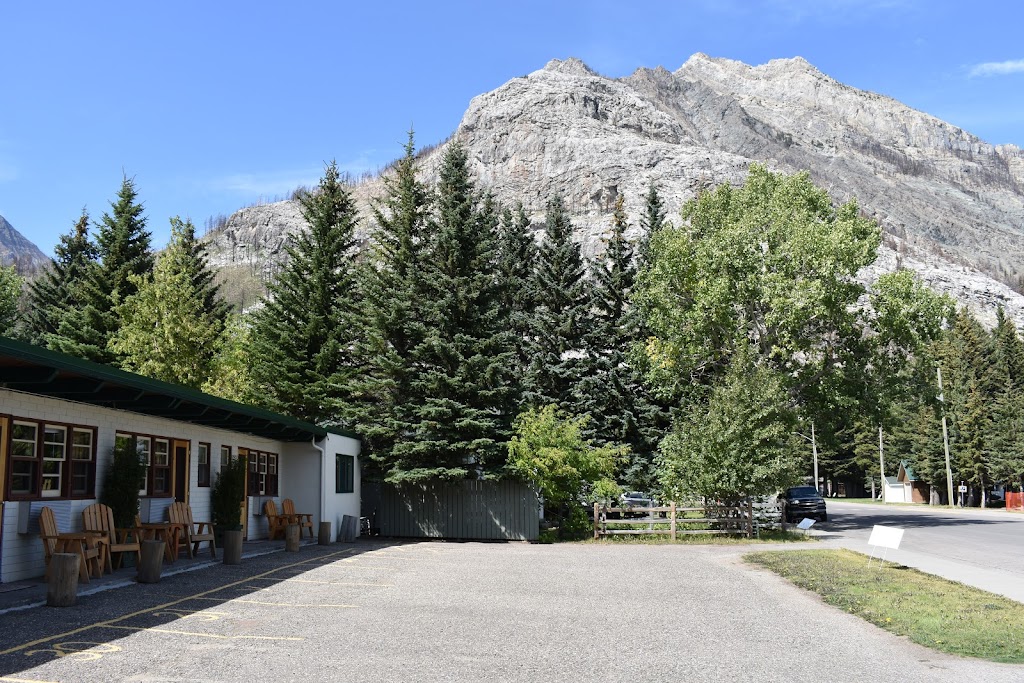 Bear Mountain Motel | 208 Mt View Rd, Waterton Park, AB T0K 2M0, Canada | Phone: (403) 859-2366
