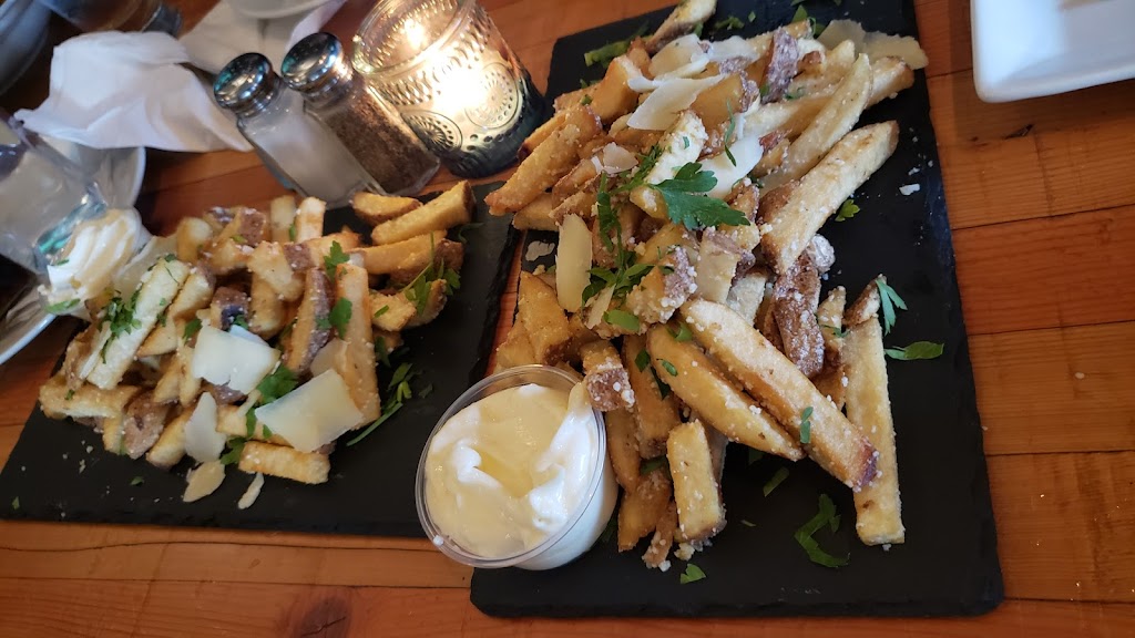Pacific Moon Rising Bar & Grill | 1600 Stroulger Rd #1, Nanoose Bay, BC V9P 9B7, Canada | Phone: (250) 468-0474