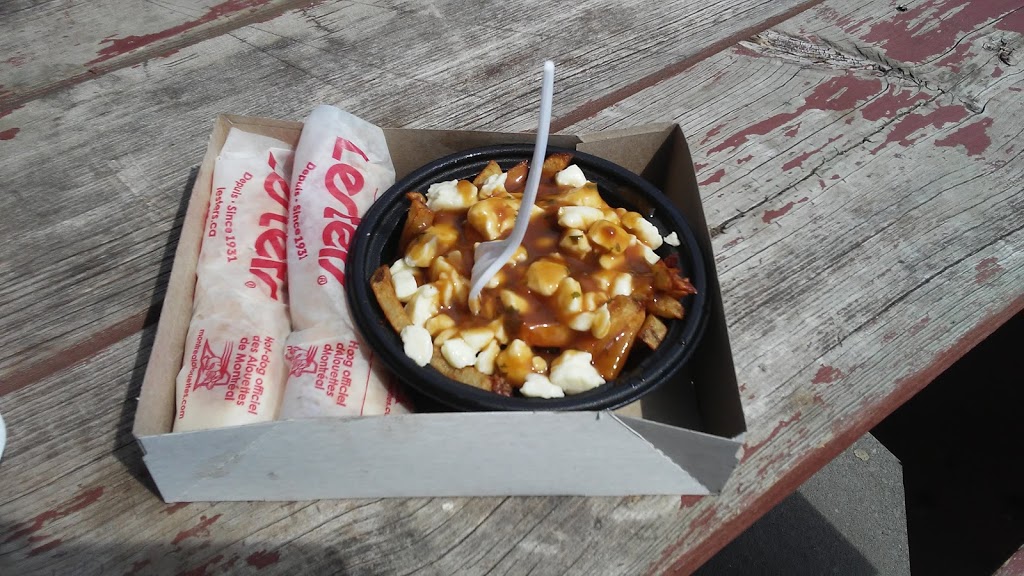 Cantine Lolo | 223 Rue de Lacolle, Lacolle, QC J0J 1J0, Canada | Phone: (450) 246-3598