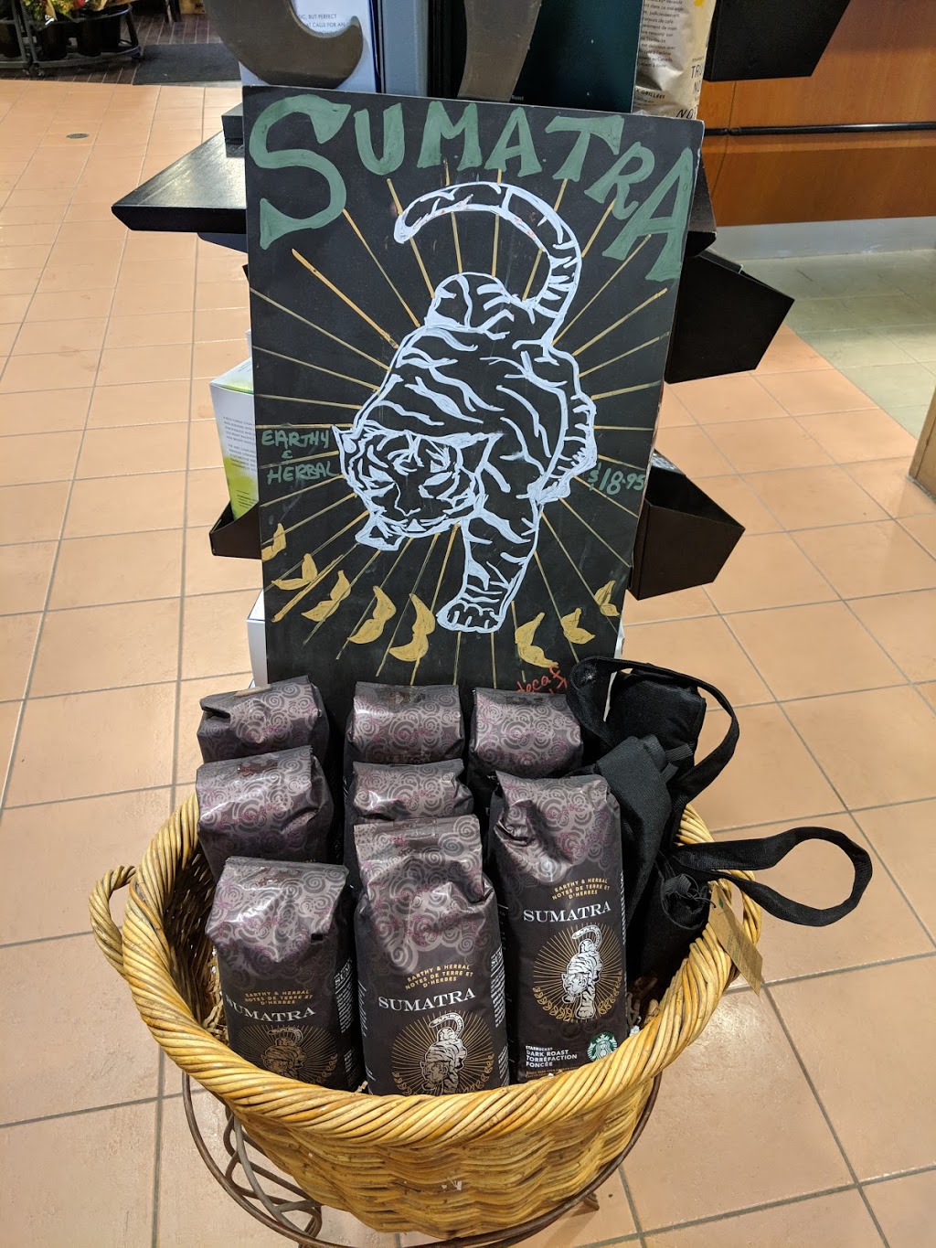 Starbucks | 650 Wellington St E, Aurora, ON L4G 0K3, Canada | Phone: (905) 726-7928